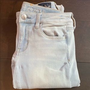 Light wash jeggings